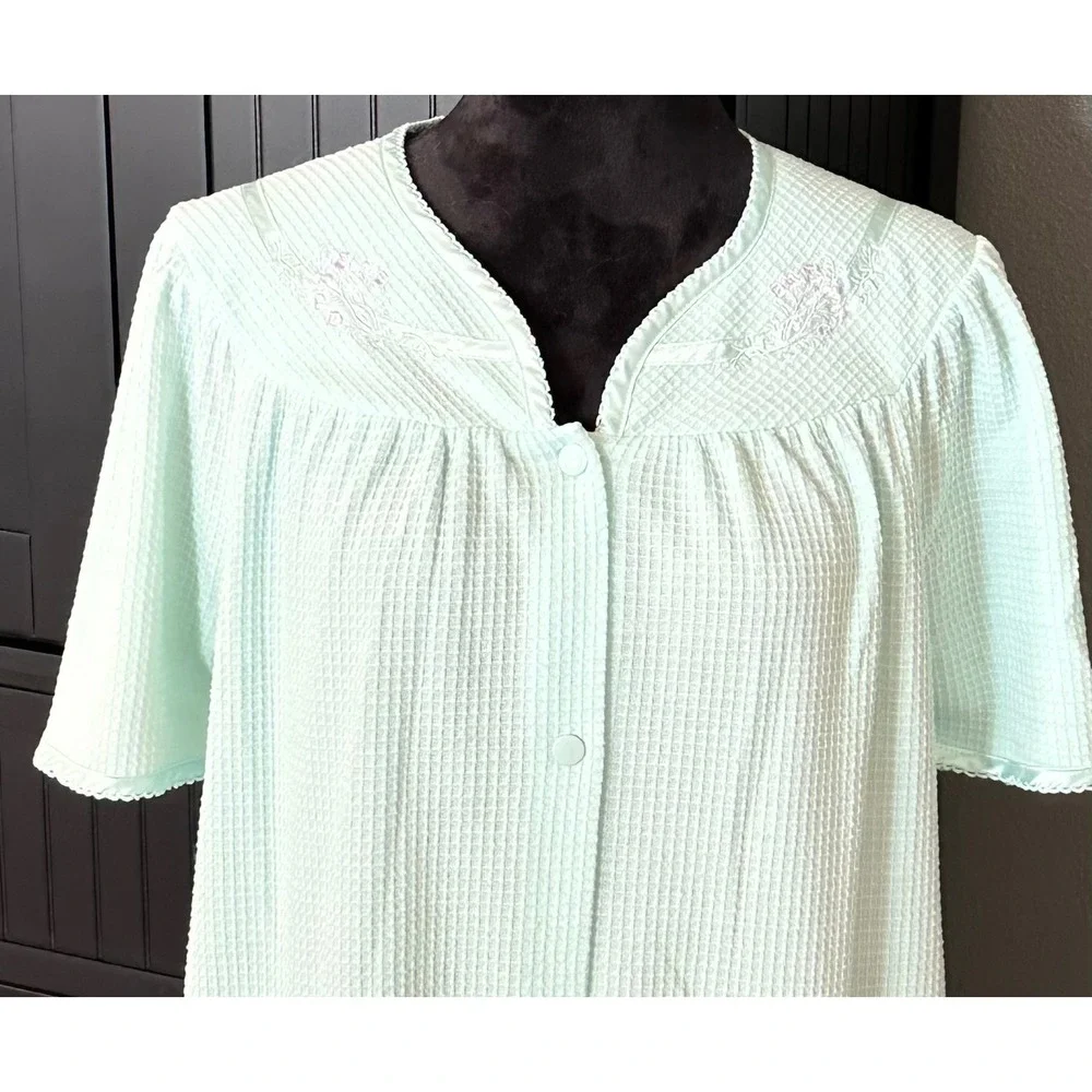 ADONNA Waffle Knit Robe Medium Mint Green Button Front‎ Lounge Housecoat